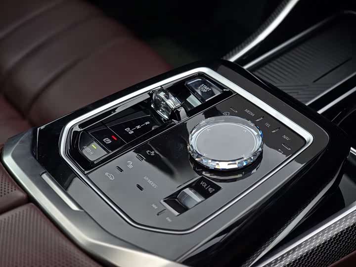 Фото 10 - BMW i7