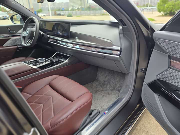 Фото 11 - BMW i7