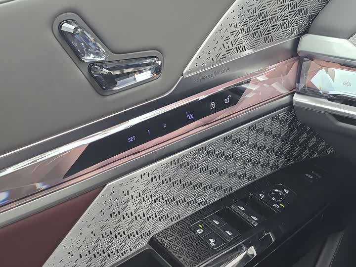 Фото 19 - BMW i7