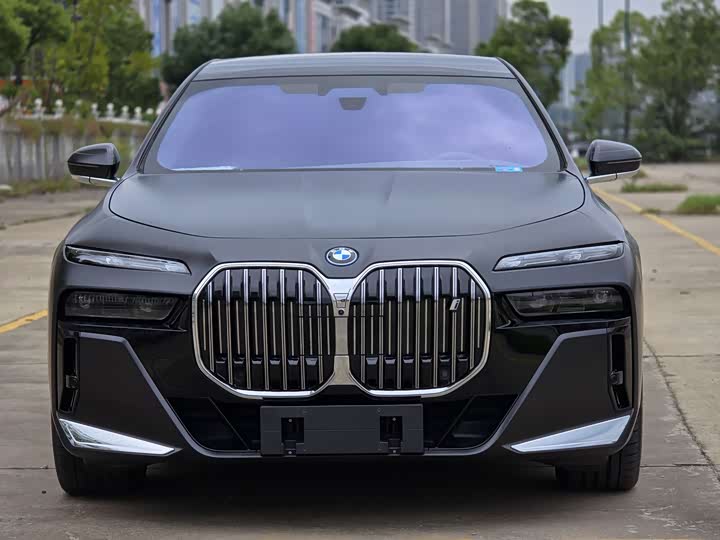 Фото 2 - BMW i7