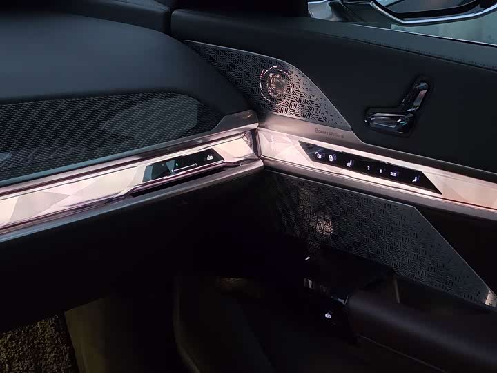 Фото 22 - BMW i7