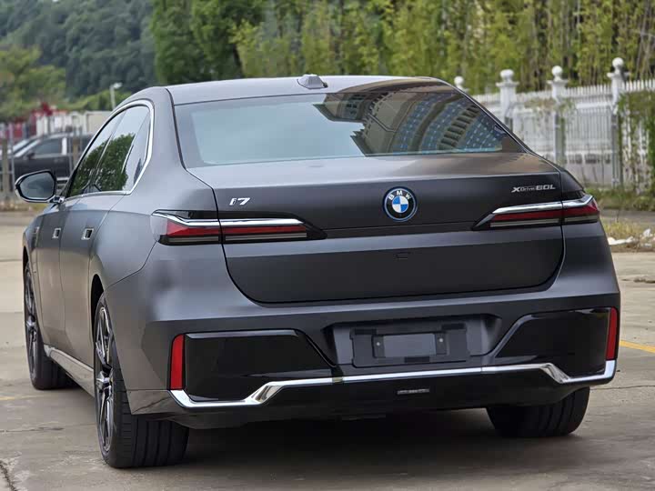 Фото 23 - BMW i7