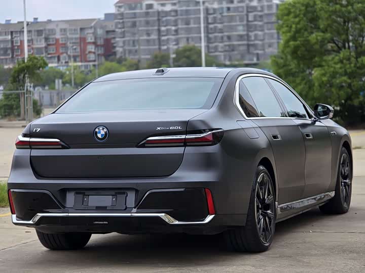 Фото 24 - BMW i7