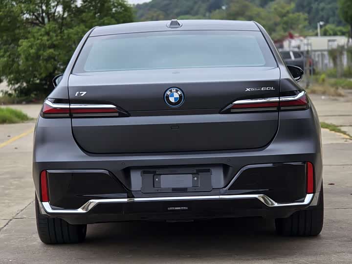 Фото 25 - BMW i7
