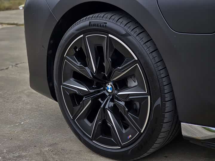 Фото 5 - BMW i7