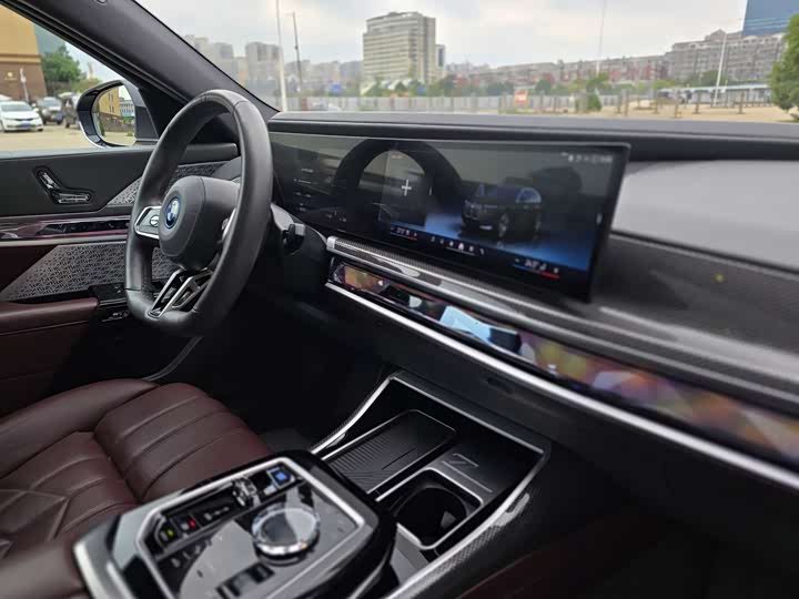 Фото 9 - BMW i7