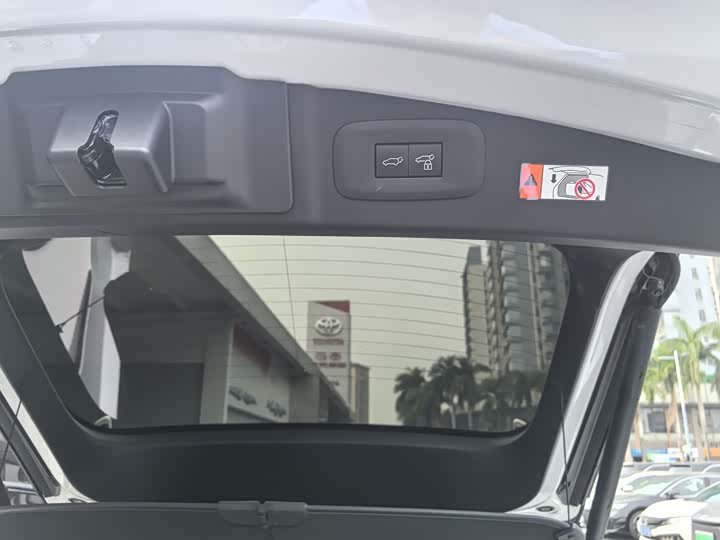 Фото 11 - Lexus RZ