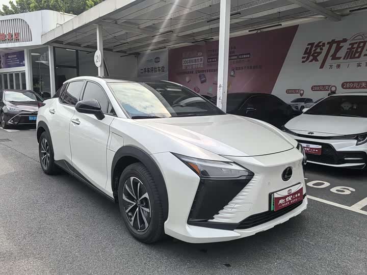 Фото 2 - Lexus RZ