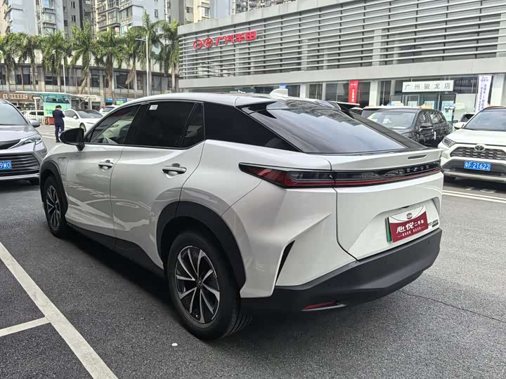 Фото 3 - Lexus RZ