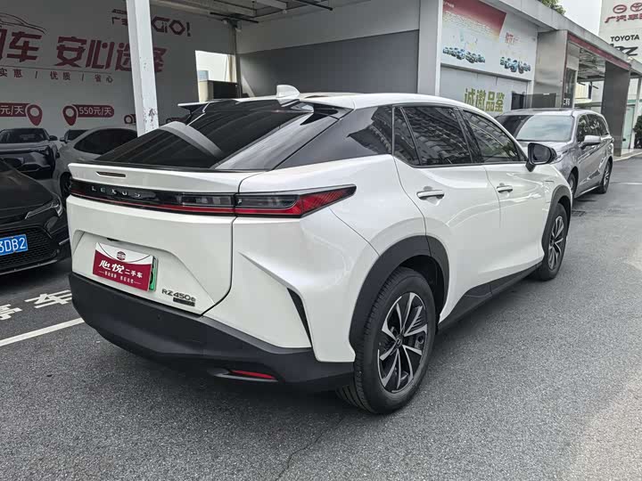 Фото 4 - Lexus RZ