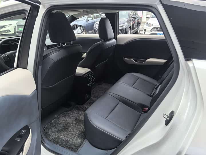 Фото 6 - Lexus RZ