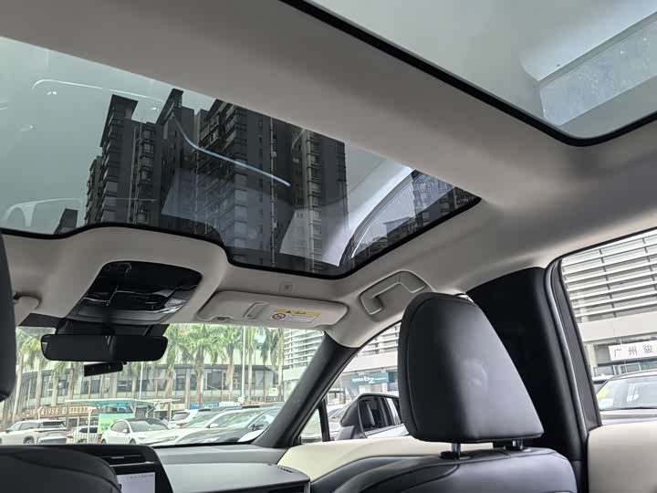 Фото 7 - Lexus RZ