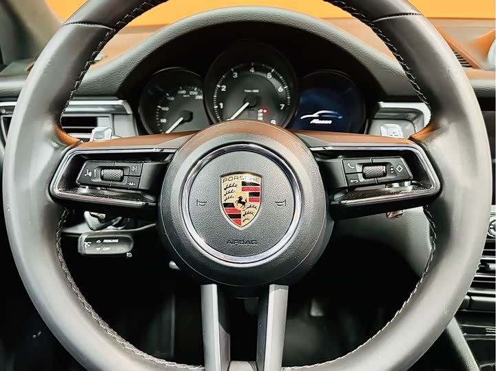 Фото 10 - Porsche Macan