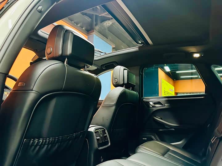 Фото 16 - Porsche Macan