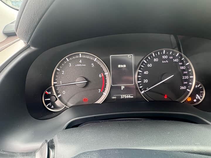 Фото 19 - Lexus RX