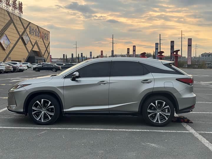 Фото 2 - Lexus RX