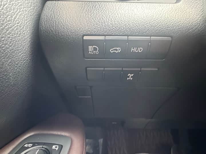 Фото 22 - Lexus RX