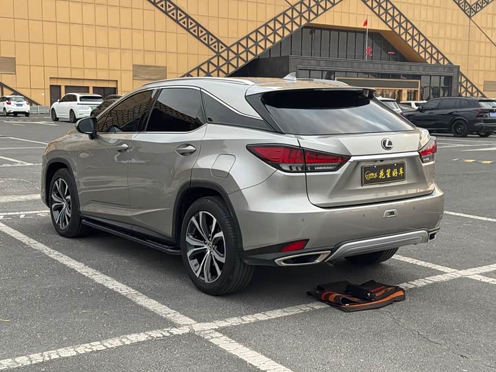 Фото 3 - Lexus RX