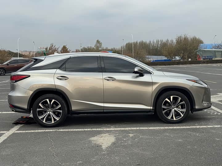 Фото 6 - Lexus RX