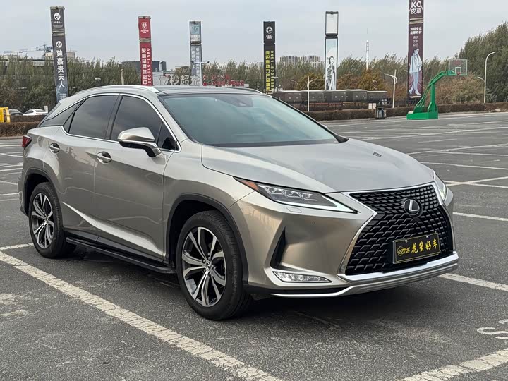 Фото 7 - Lexus RX