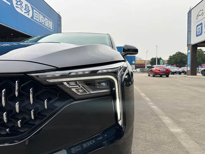 Фото 11 - Bestune B70