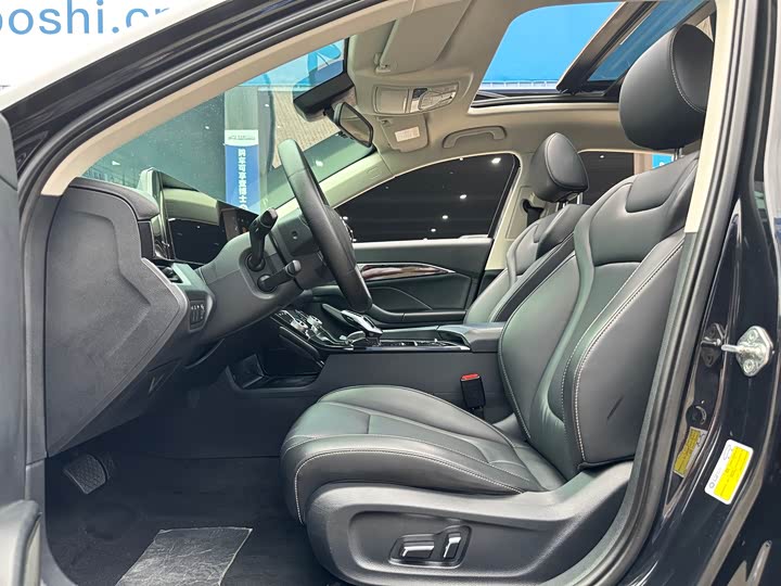 Фото 13 - Bestune B70