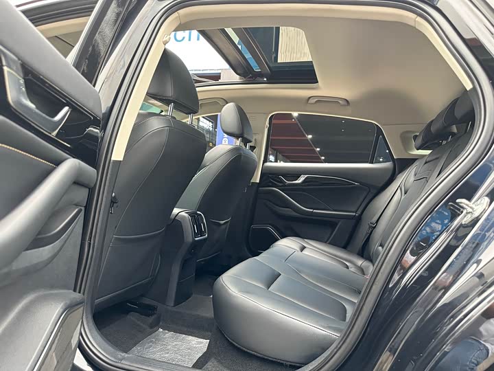 Фото 14 - Bestune B70