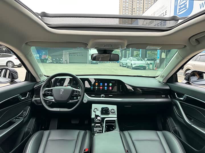 Фото 17 - Bestune B70