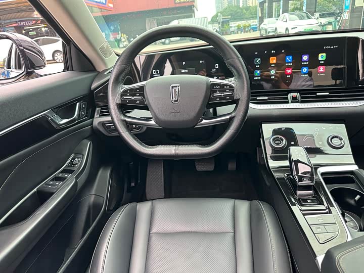 Фото 18 - Bestune B70