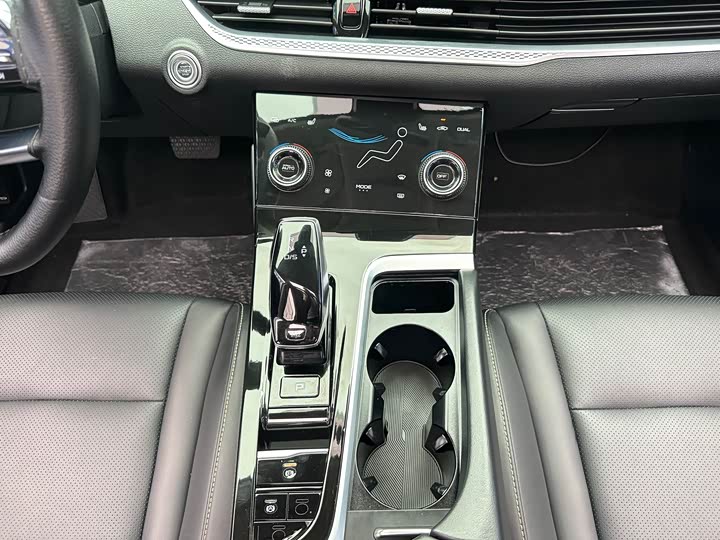 Фото 22 - Bestune B70