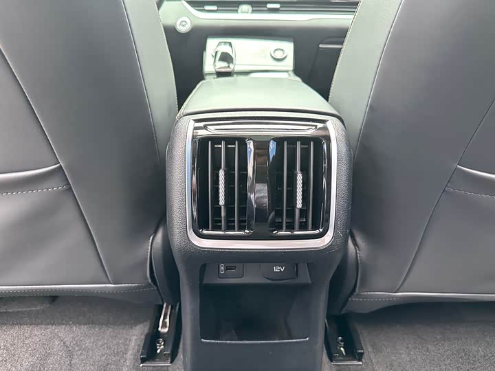 Фото 23 - Bestune B70