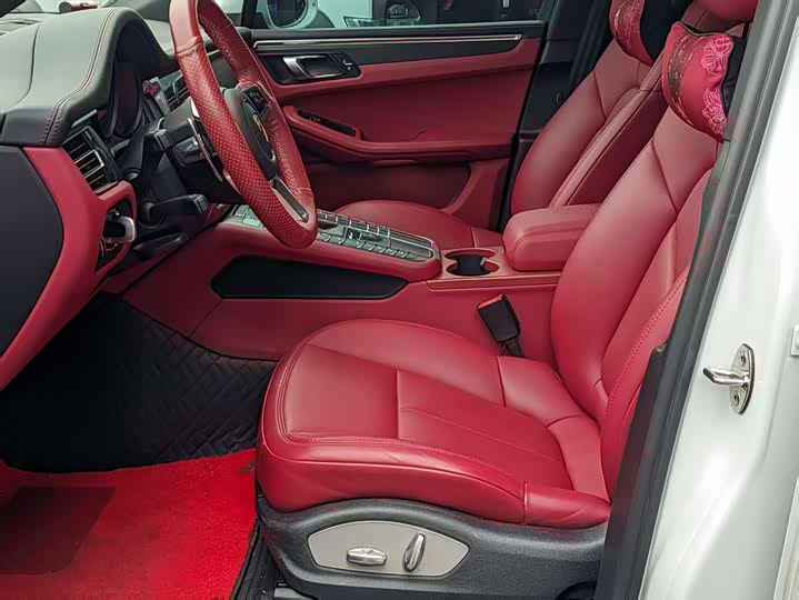 Фото 10 - Porsche Macan