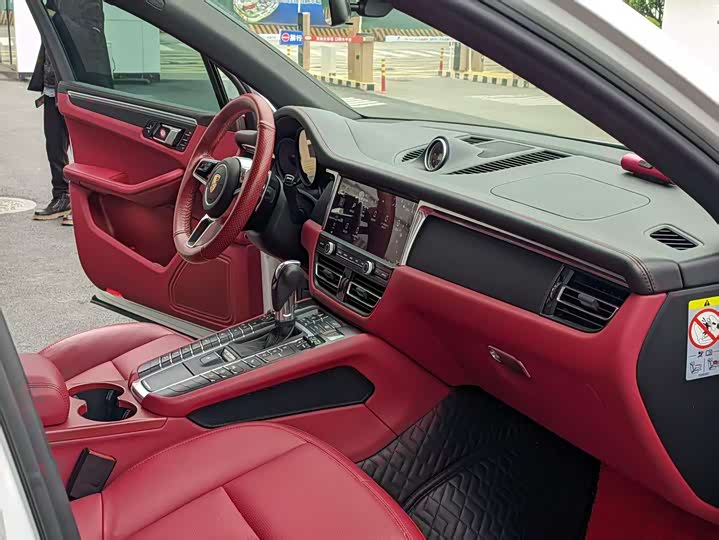 Фото 16 - Porsche Macan