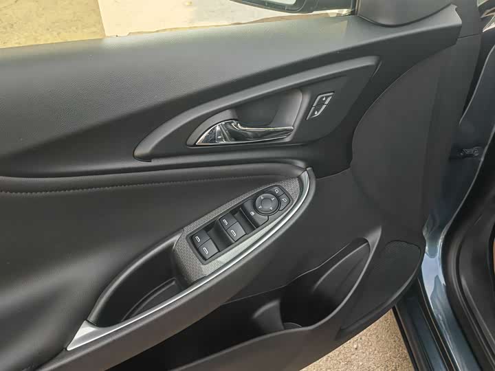 Фото 8 - Chevrolet Malibu XL