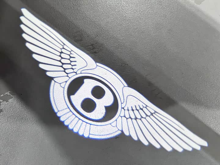 Фото 10 - Bentley Bentayga Hybrid