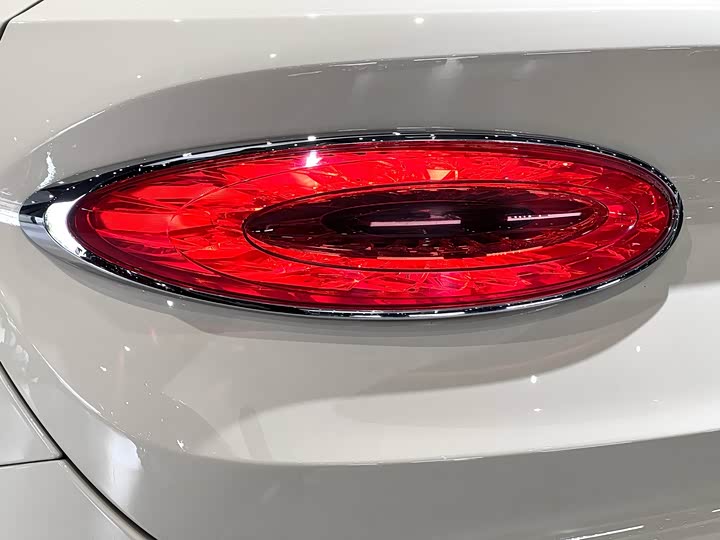 Фото 11 - Bentley Bentayga Hybrid