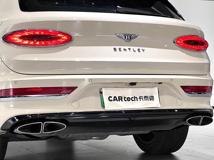 Фото 13 - Bentley Bentayga Hybrid