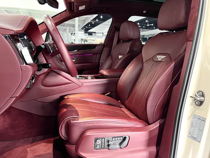 Фото 17 - Bentley Bentayga Hybrid