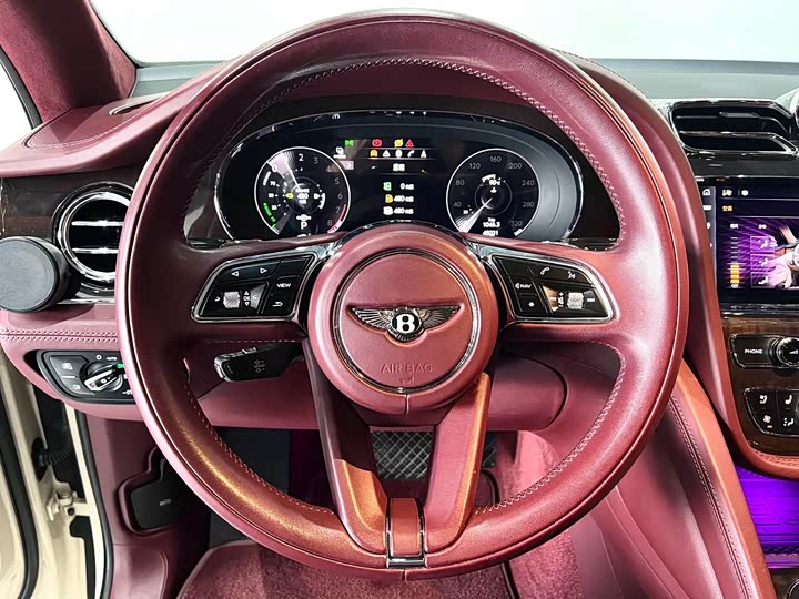 Фото 19 - Bentley Bentayga Hybrid