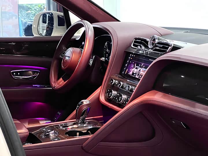 Фото 26 - Bentley Bentayga Hybrid