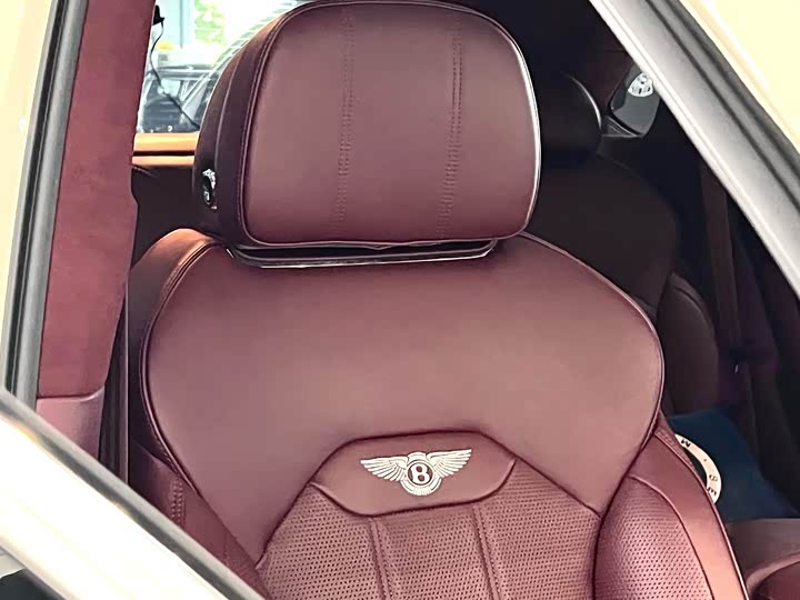 Фото 27 - Bentley Bentayga Hybrid