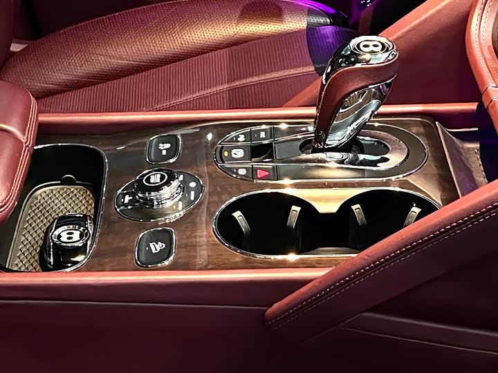 Фото 29 - Bentley Bentayga Hybrid