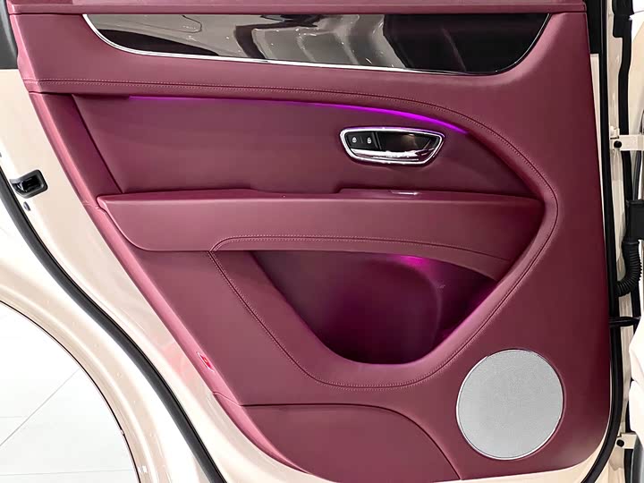 Фото 31 - Bentley Bentayga Hybrid