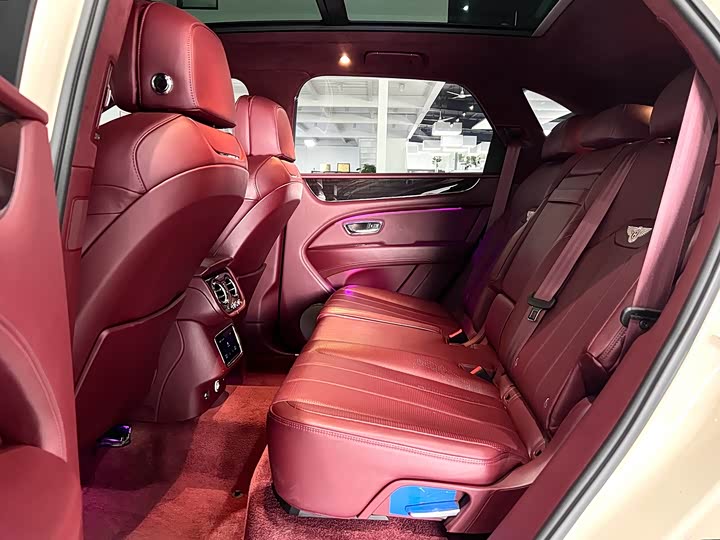 Фото 33 - Bentley Bentayga Hybrid