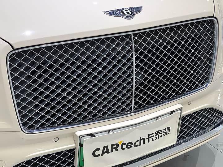 Фото 8 - Bentley Bentayga Hybrid