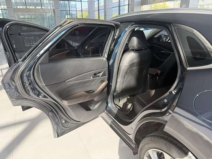 Фото 10 - Mazda CX-30