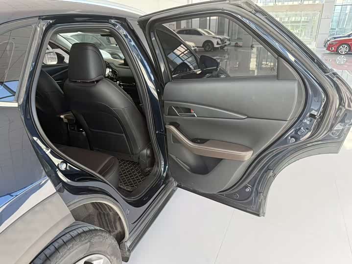 Фото 12 - Mazda CX-30