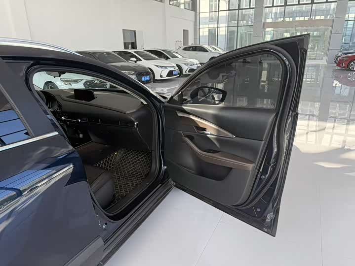 Фото 13 - Mazda CX-30