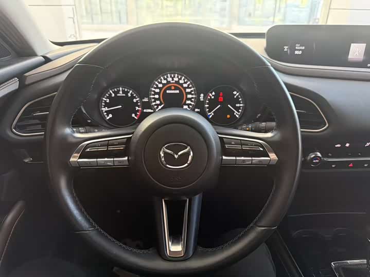 Фото 16 - Mazda CX-30