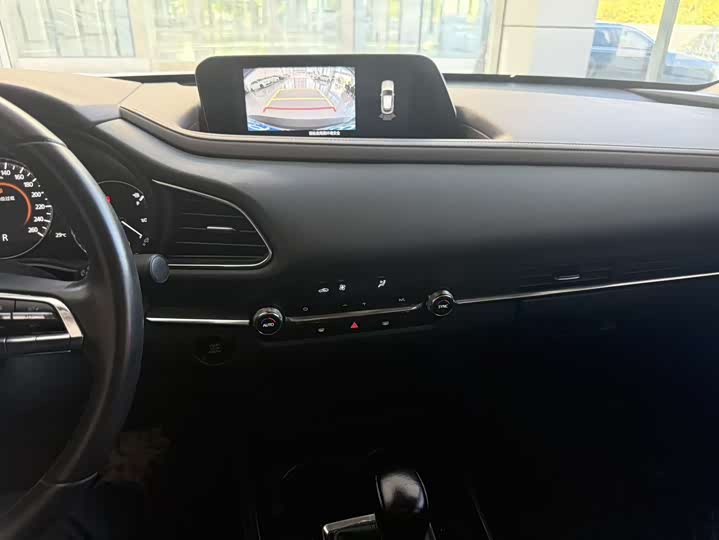 Фото 17 - Mazda CX-30